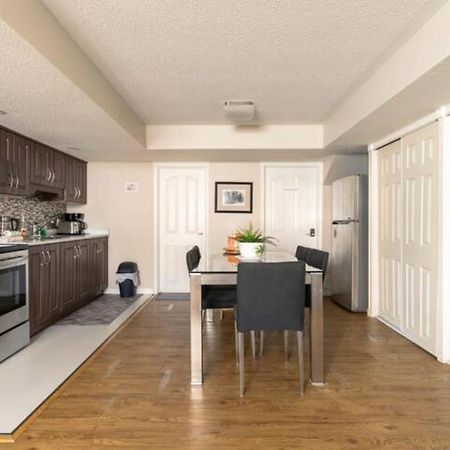 Self Check-In Spacious Apartment With Full Kitchen Ottawa Bagian luar foto