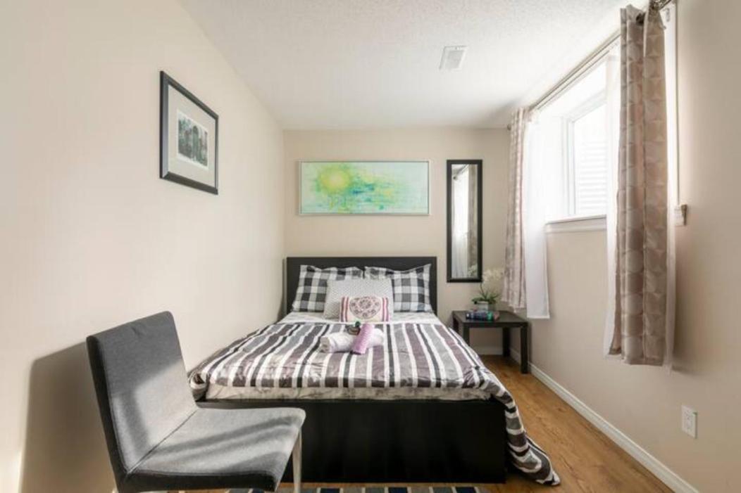 Self Check-In Spacious Apartment With Full Kitchen Ottawa Bagian luar foto