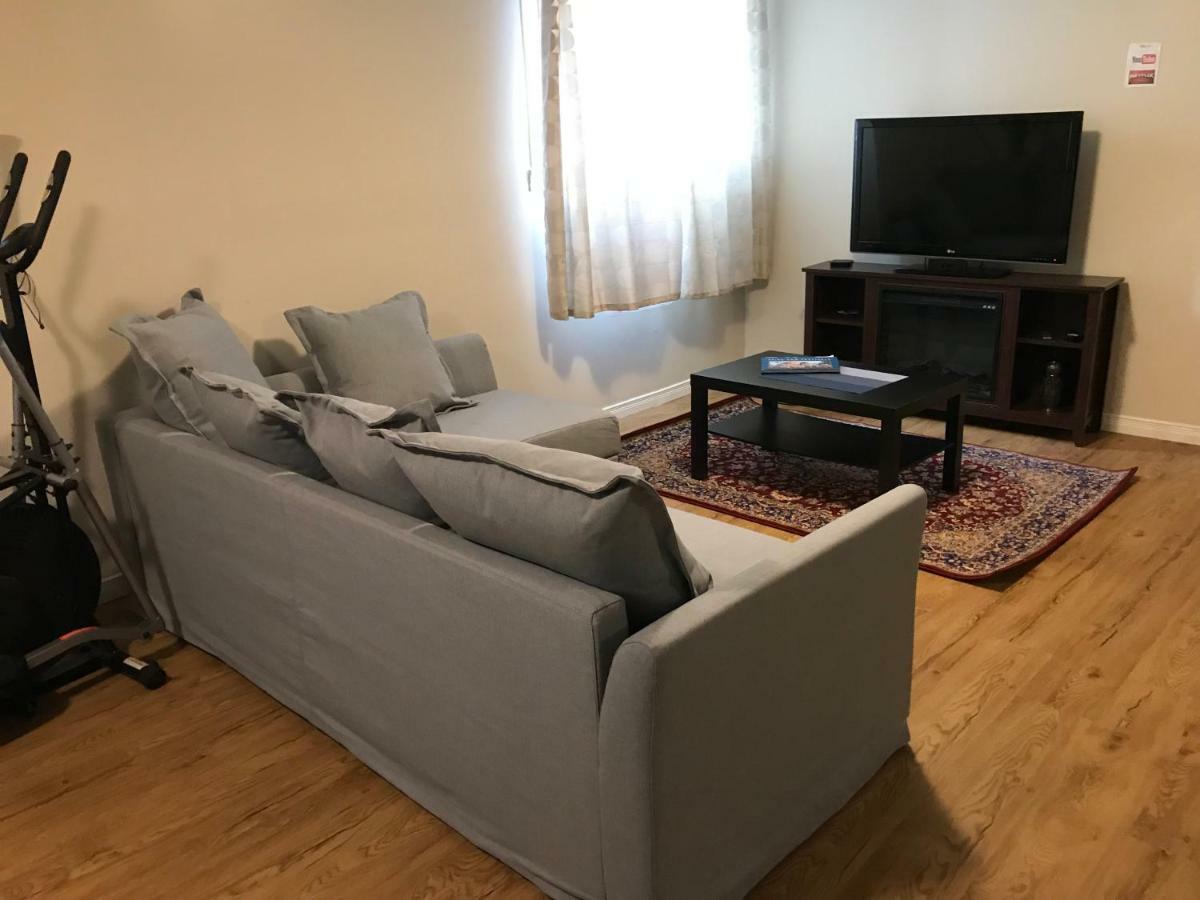 Self Check-In Spacious Apartment With Full Kitchen Ottawa Bagian luar foto