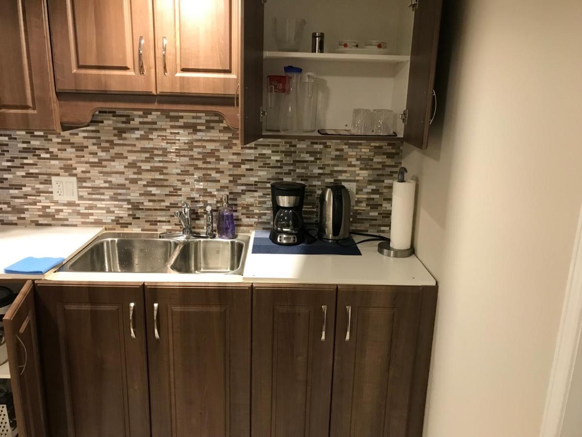 Self Check-In Spacious Apartment With Full Kitchen Ottawa Bagian luar foto